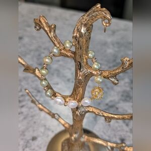 Sage Green and White Pearls Bracelet With Golden Magnetic Clasp